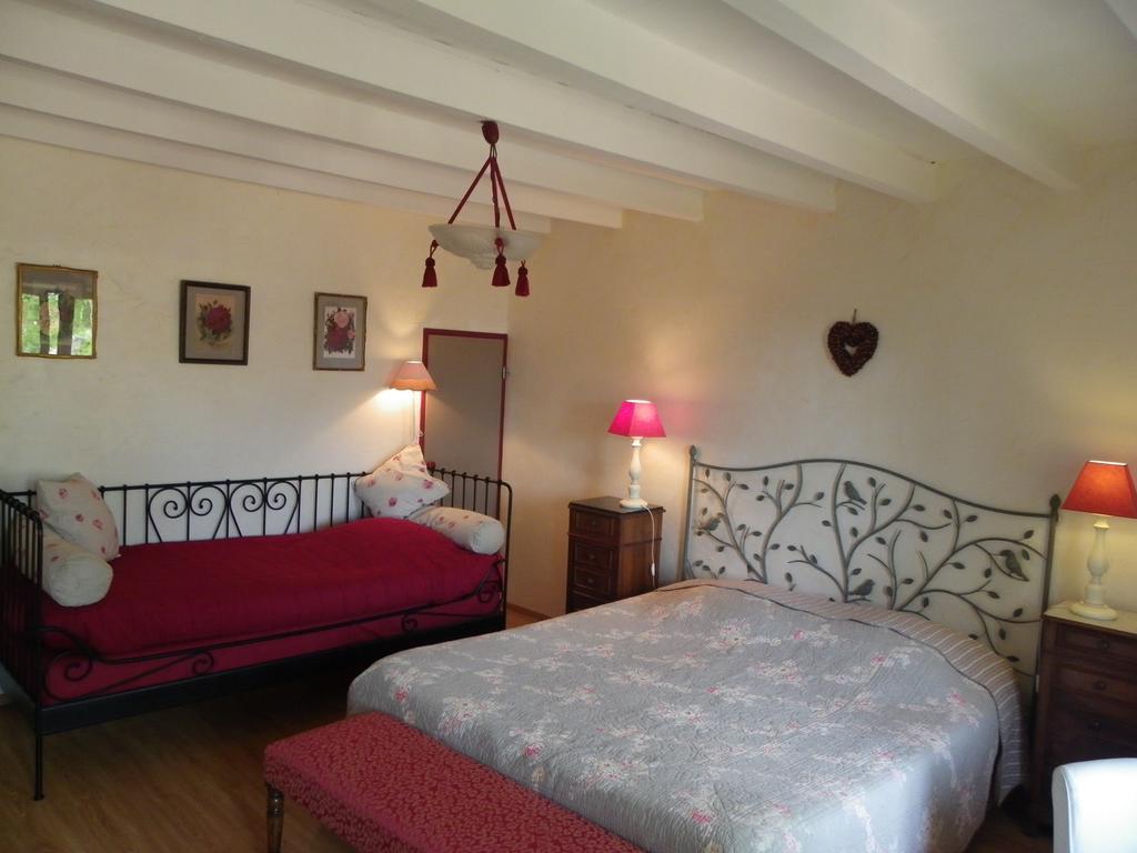 Maison D'Hotes De La Verriere Les Ardillats Номер фото