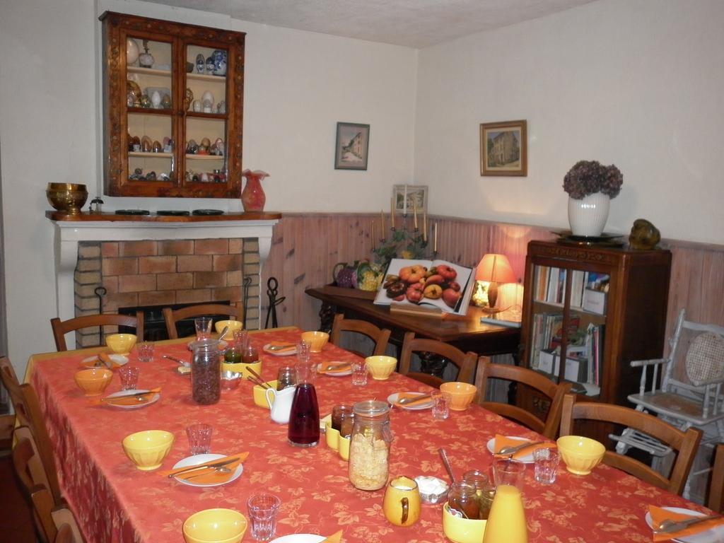 Maison D'Hotes De La Verriere Les Ardillats Екстер'єр фото